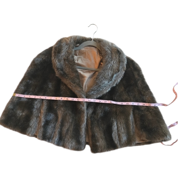 Vintage Fur Short Cape. OS - Picture 8 of 9
